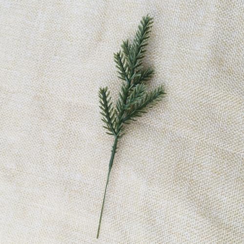TIHOOD 62PCS Artificial Pine Needles Branches Garland-6.7x2.0 Inch Green Plants Pine Needles,Fake Greenery Pine Picks for DIY Garland Wreath Christmas Embellishing and Home Garden Decoration