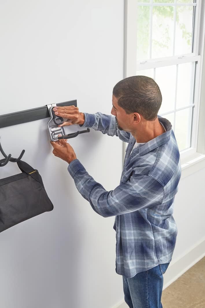 Rubbermaid FastTrack Garage Storage System Tool Hanging Kit, Wall Mount Holder for Garden Lawn Tools/Garage/Home
