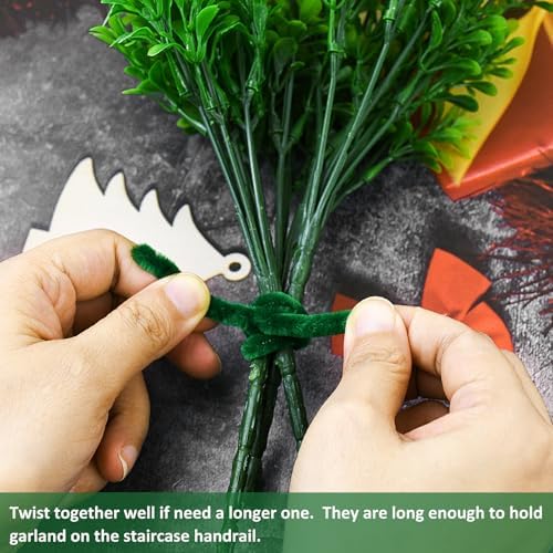 100PCS Christmas Garland Ties Green Fuzzy Chenille Stems Decorative Garland Twist Ties Reusable Holiday Wreath Hanger Fuzzy Sticks for Banister Railing Staircase Wreath Making Xmas Tree Craft Supplies