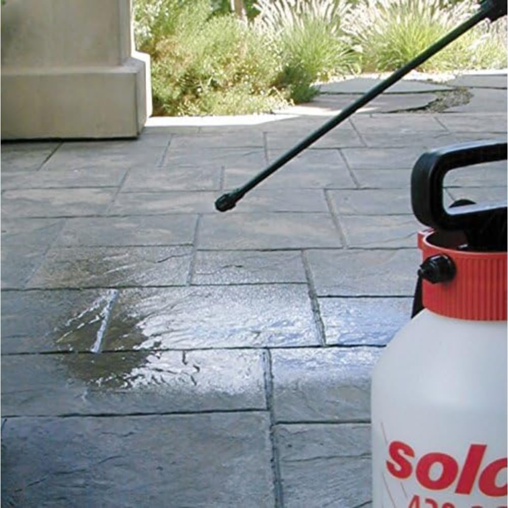 SOLO 430-3G 3-Gallon Handheld Sprayer with Viton® Seals in Key Locations
