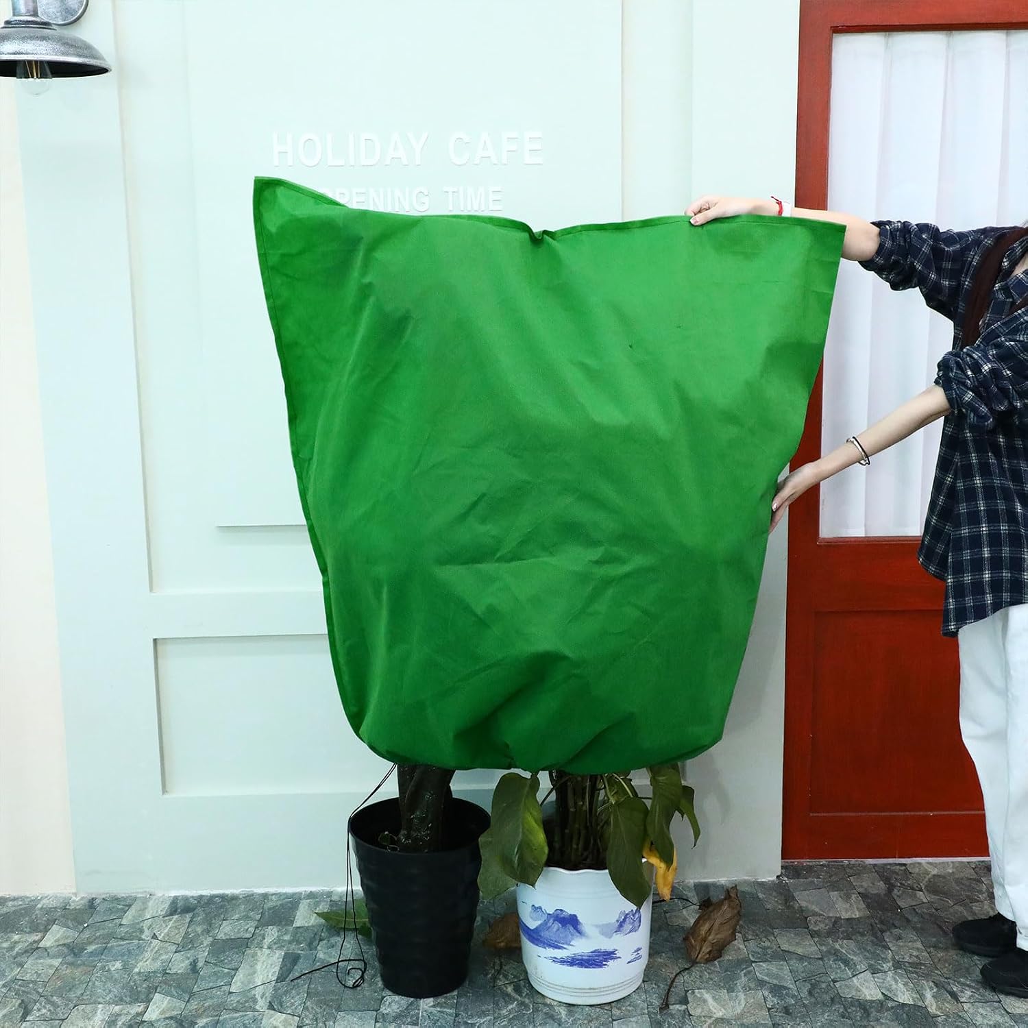 Zhengmy 9 Pcs 47.2 x 47.2 Inch Plant Covers Freeze Protection Winter Frost Cloth Reusable Plant Protector Blankets with