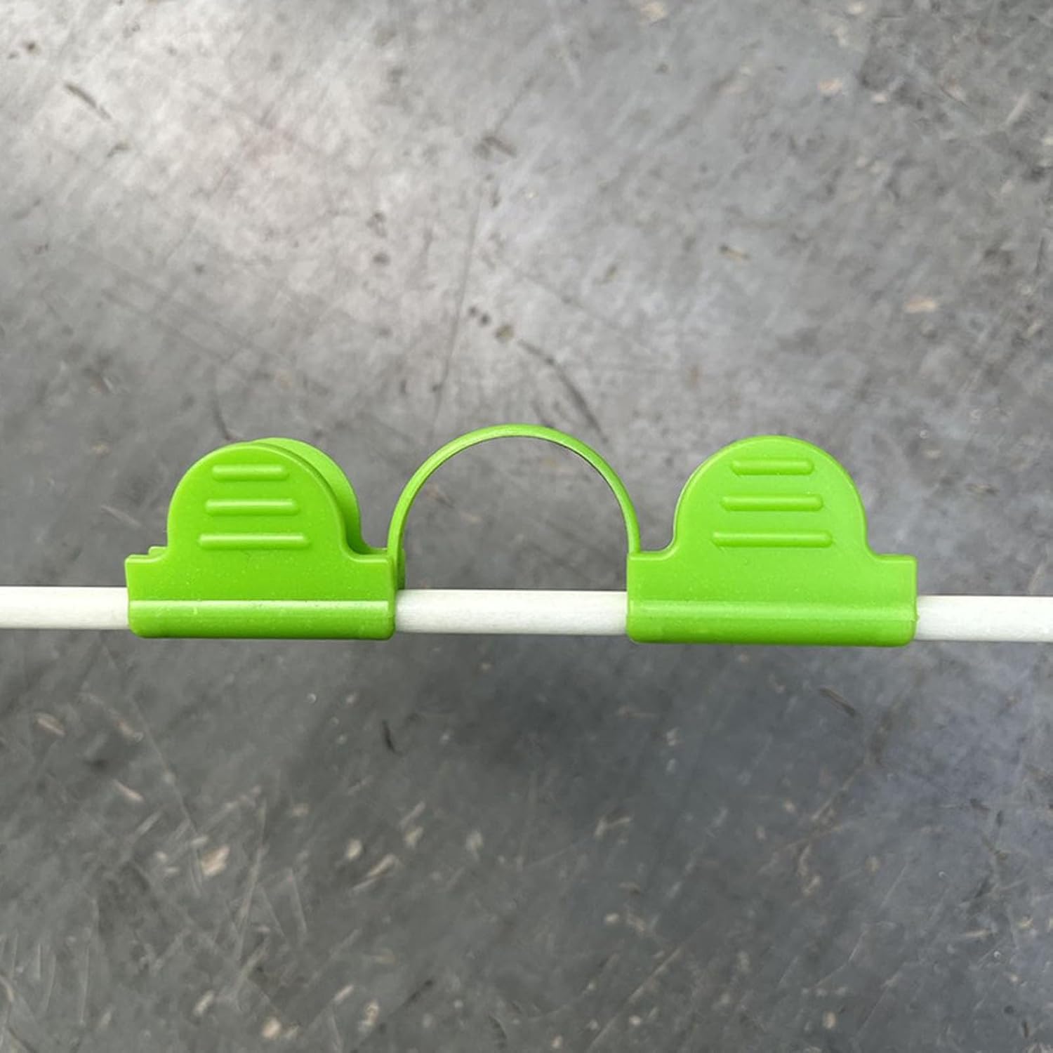 100pcs Greenhouse Clamp Plastic Double Shading Garden Hoop Greenhouse Clip Fiberglass Gardening Supplies (Light Green)