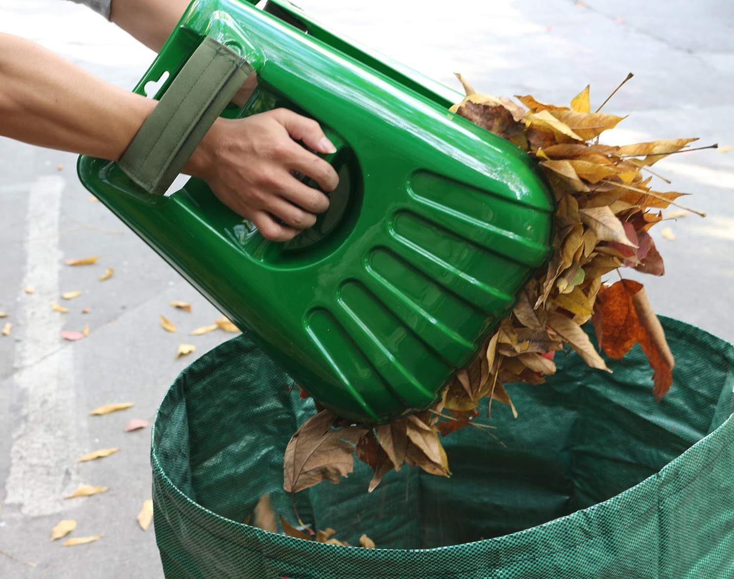 Gardzen Plastic Large Leaf Scoop Hand Rakes | Debris and Yard Waste Removal, Comes with 72 Gallon Garden Bag, Work
