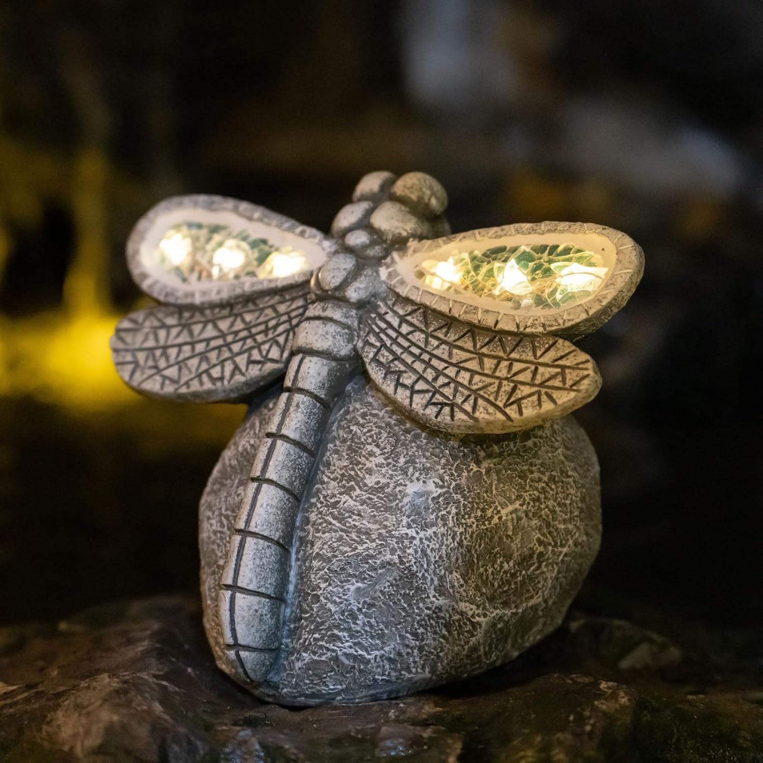 Rezpuao Garden Statue Dragonfly,Solar Dragonfly Decor for Outdoor,Resin Dragonflies Figurine with Solar Light for