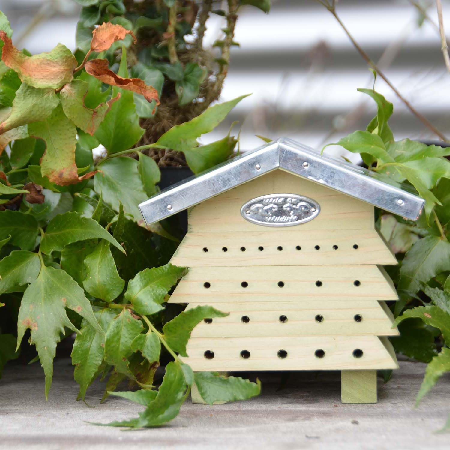 Esschert Design WA44 Bee House