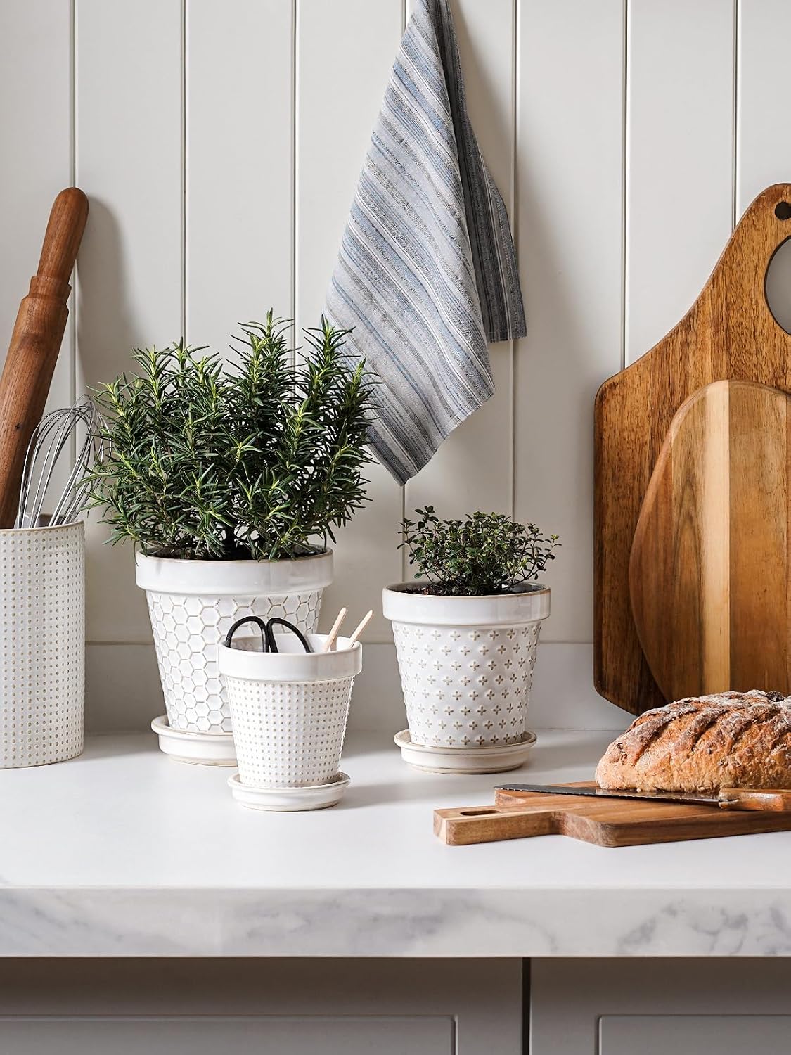 LE TAUCI Ceramic Plant Pots, 4.9 Inch Flower Pots with Drainage Hole & Saucer, Embossed Planter Pots for Indoor Plant