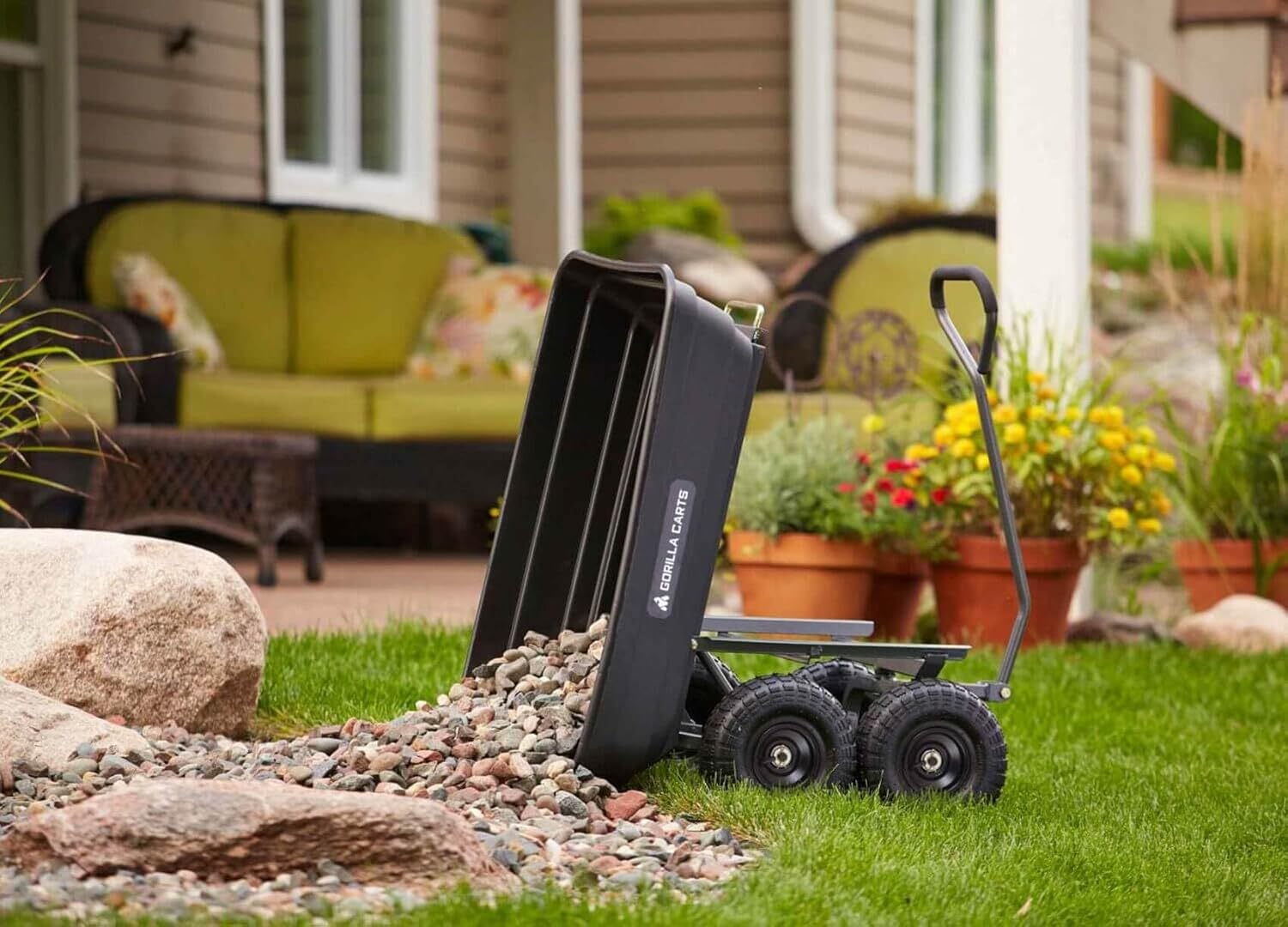 Gorilla Carts Heavy-Duty Poly Garden Dump Cart, 4 Cu Ft, 600 lb Capacity | Pneumatic Tires, Patented quick-release