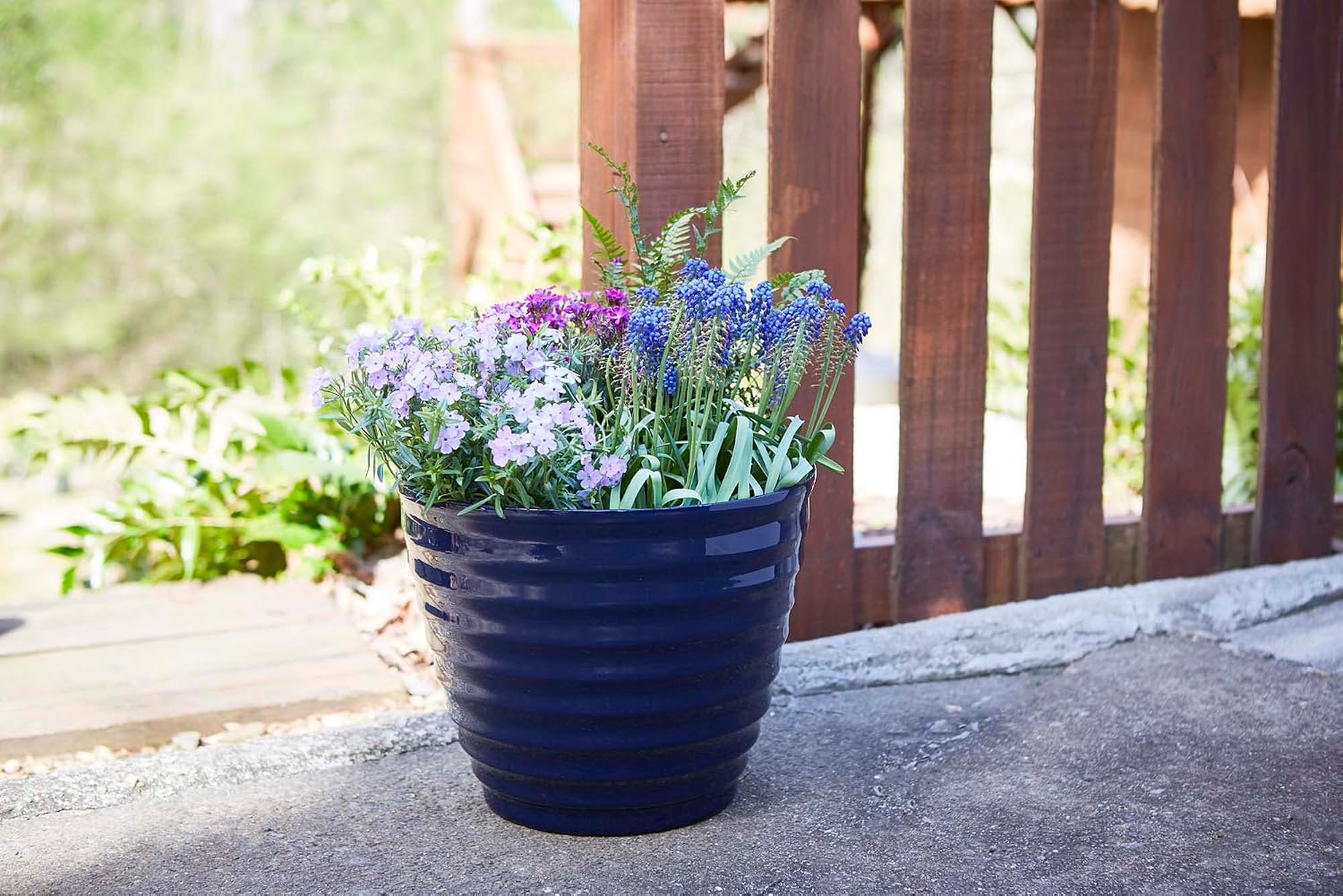 Southern Patio 14" Beehive Resin Indoor Pot Planter, 19.03 qt. Capacity