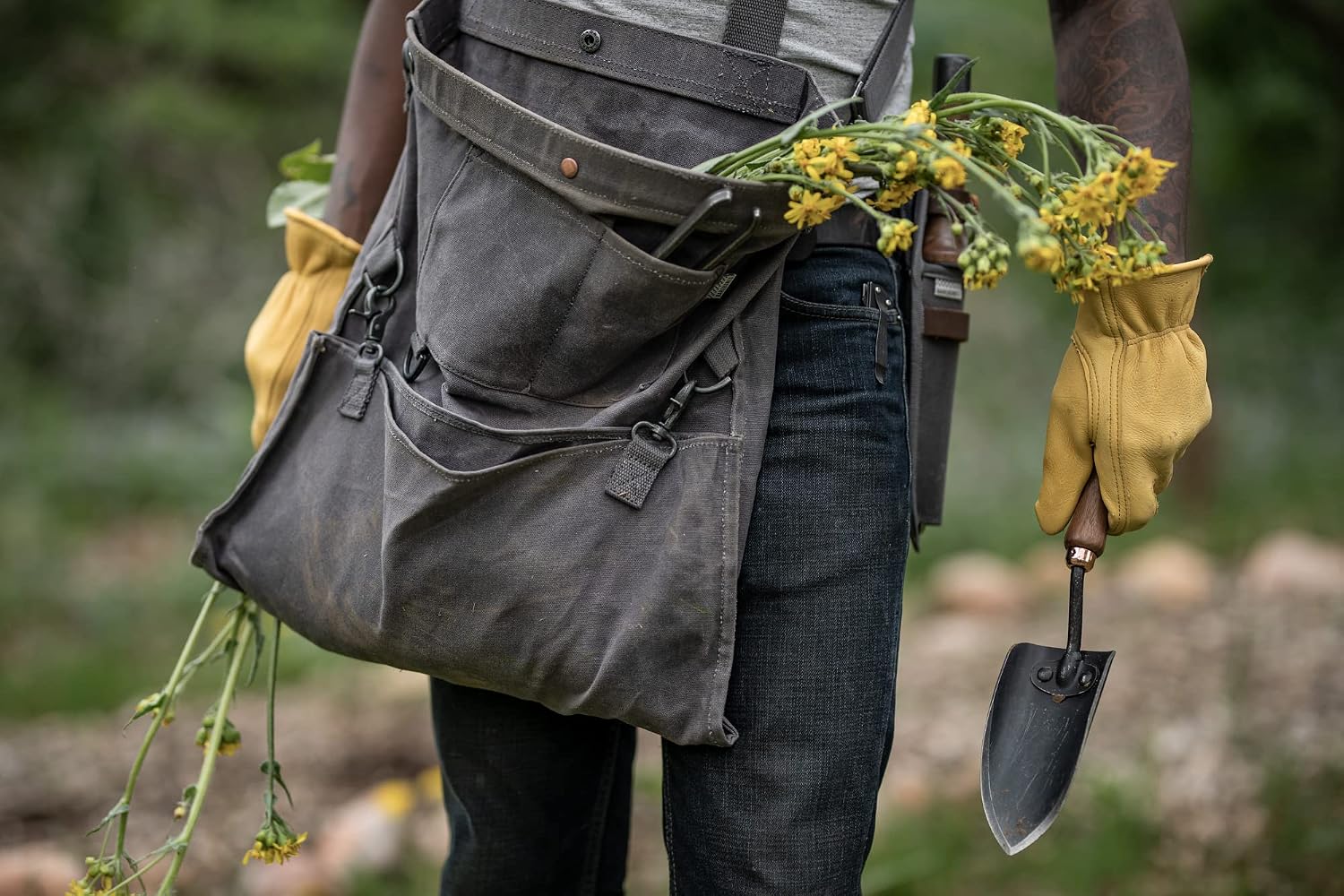Barebones Harvesting and Gathering Bag - Foraging, Harvest and Fruit Picking Bag with Convertible Straps