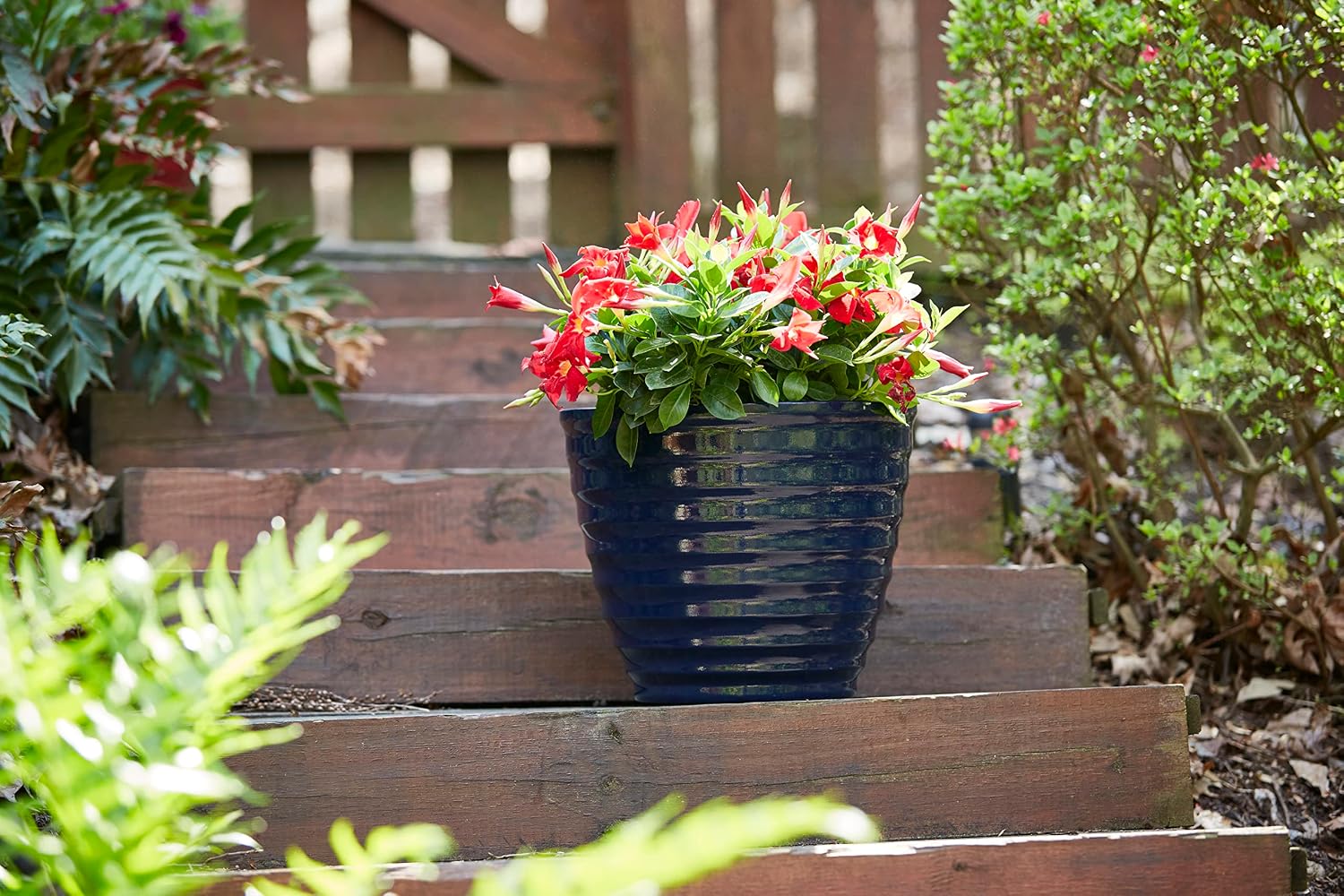Southern Patio 14" Beehive Resin Indoor Pot Planter, 19.03 qt. Capacity
