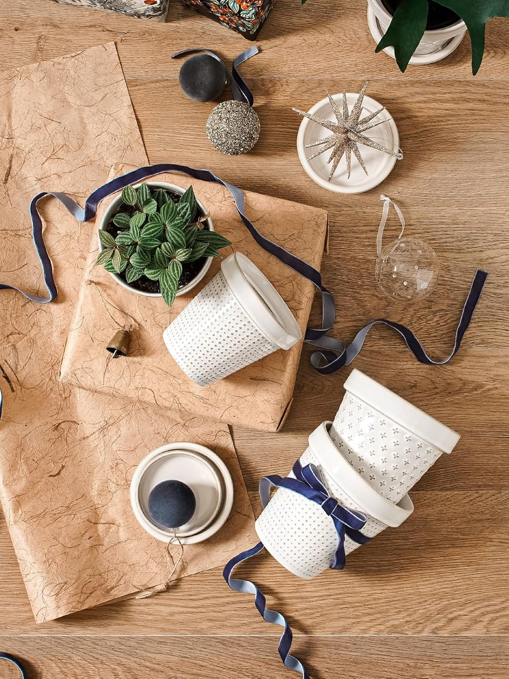 LE TAUCI Ceramic Plant Pots, 4.9 Inch Flower Pots with Drainage Hole & Saucer, Embossed Planter Pots for Indoor Plant