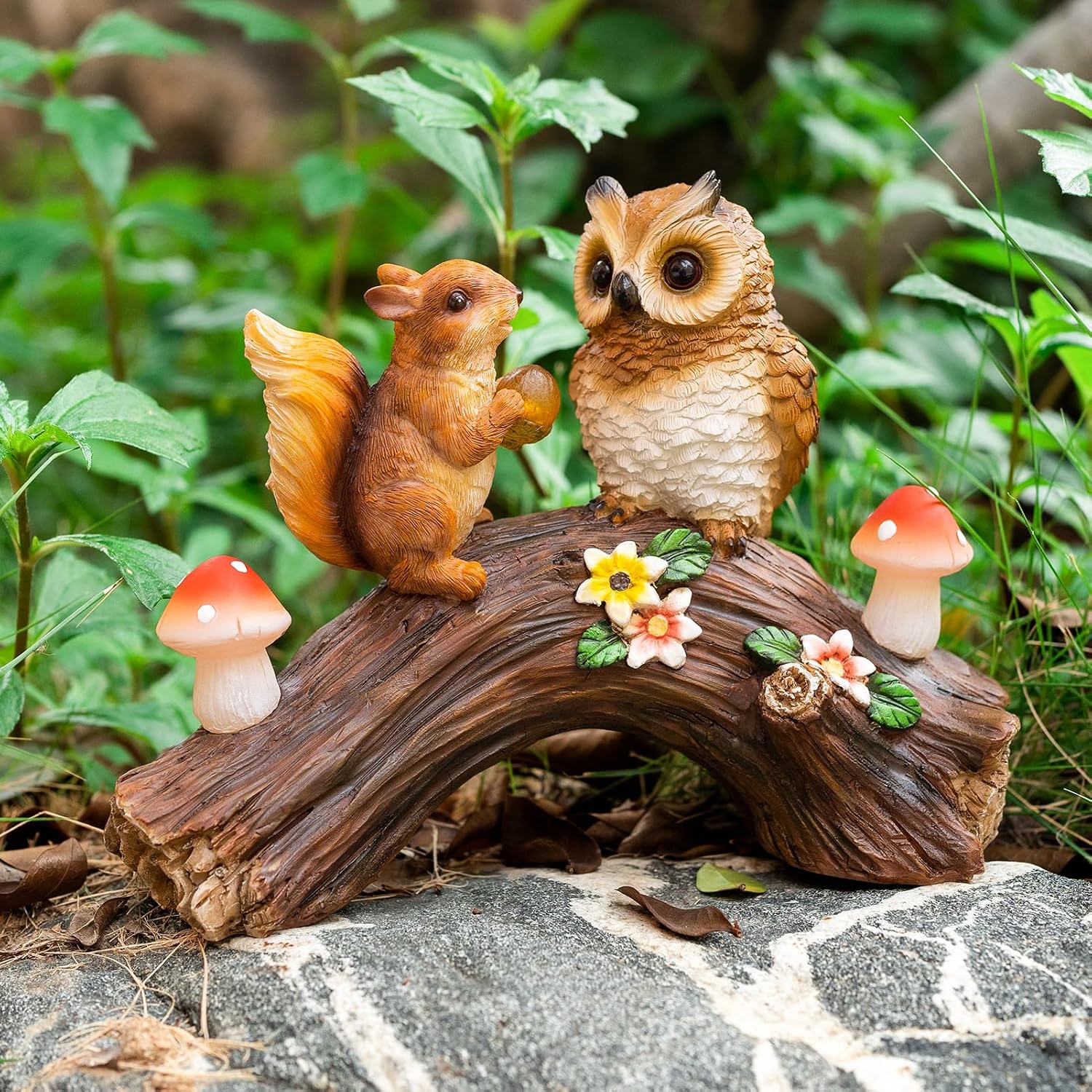 Solar Owl Garden Statues Outdoor Decor Resin Owl Squirrel Figurine with Mushroom Lights for Patio Lawn Yard Decorations