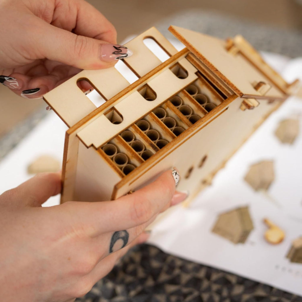 DIY Solitary Bee Hotel Kit – Make Your own Home for Wild Bees. Bee-Friendly Gift for Nature Lover. 190 x 215 x 70mm