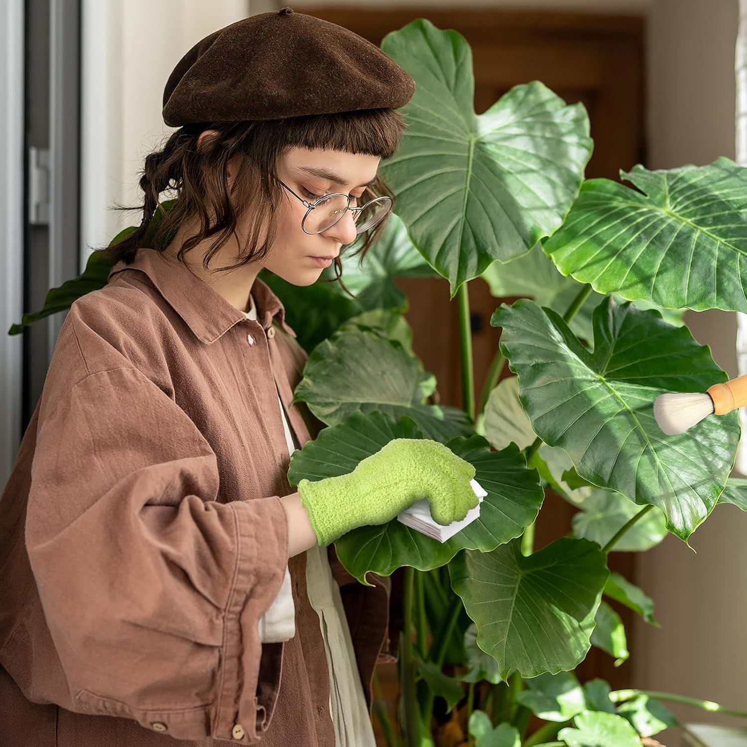 20 Pcs Plants Cleaning Set Include 1 Pair Dusting Gloves 14 Based Wipes 1 Leaf Cleaning Tong with 3 Removable