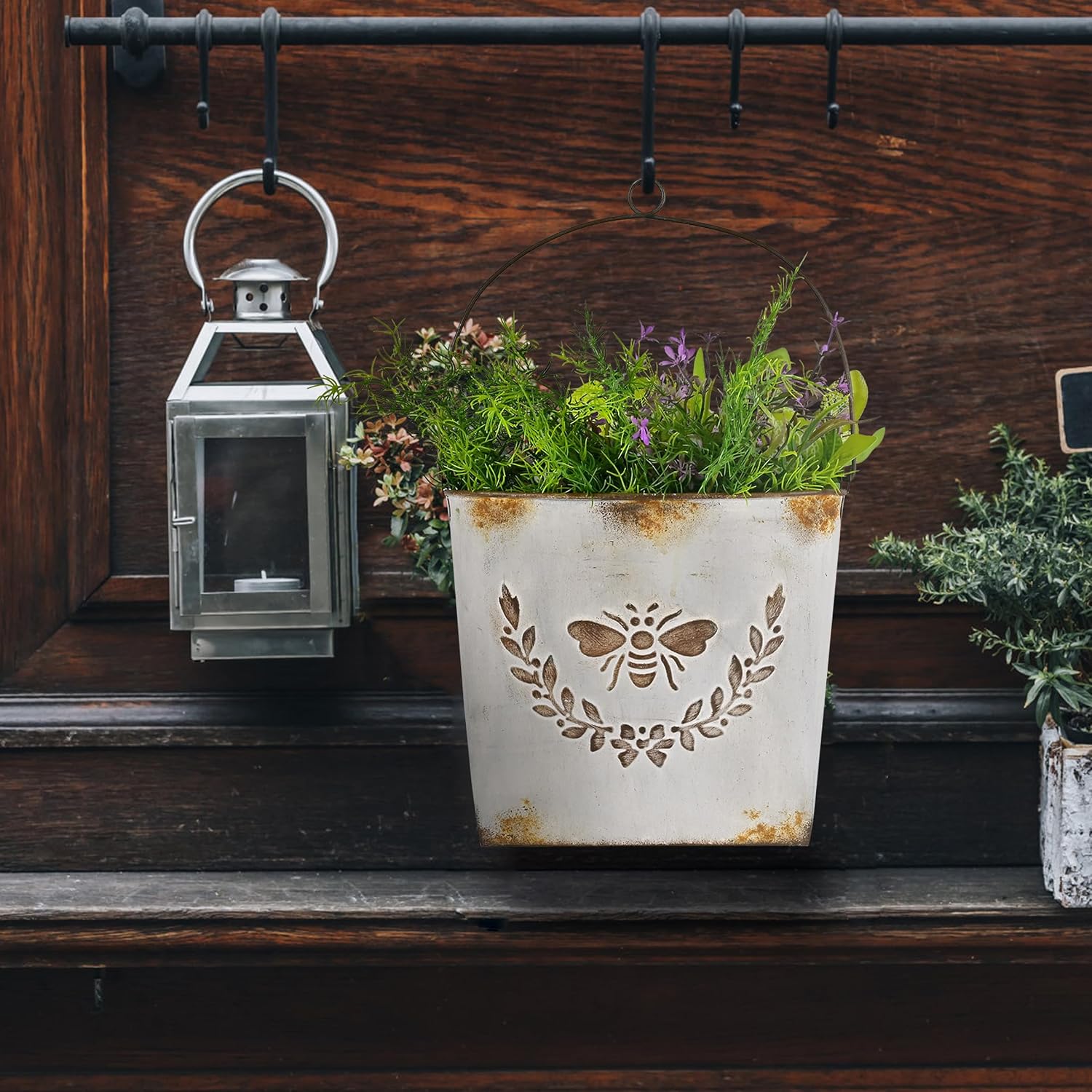 Farmhouse Wall Mount Metal Flower Pots Rustic Galvanized Bee Flower Holder Wall Hanging Pocket Planter for Indoor