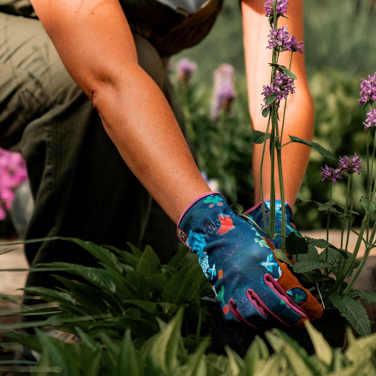 Wells Lamont Women's Garden Print Slip-On High Dexterity Work and Gardening Gloves, Navy, Large (7753L-990)