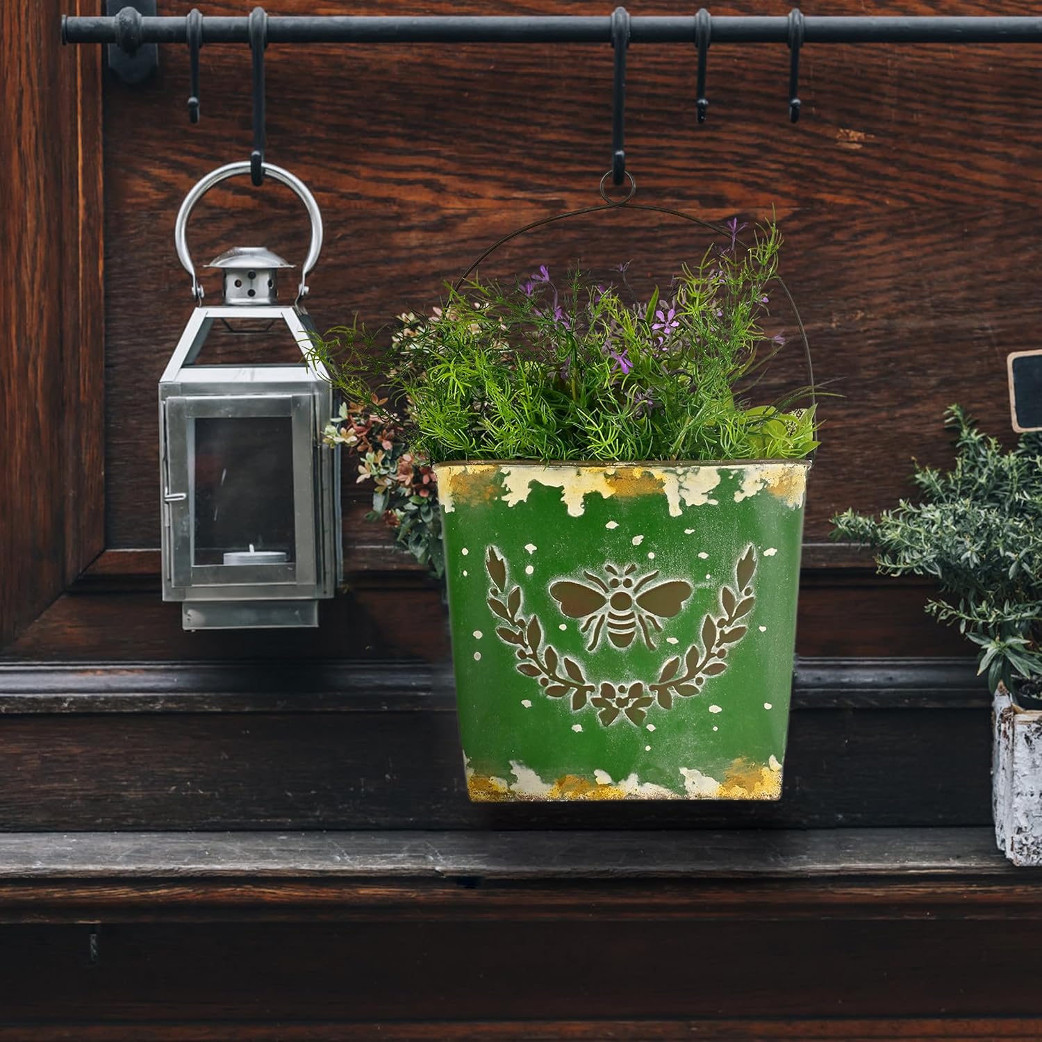 Farmhouse Wall Mount Metal Flower Pots Rustic Galvanized Bee Flower Holder Wall Hanging Pocket Planter for Indoor