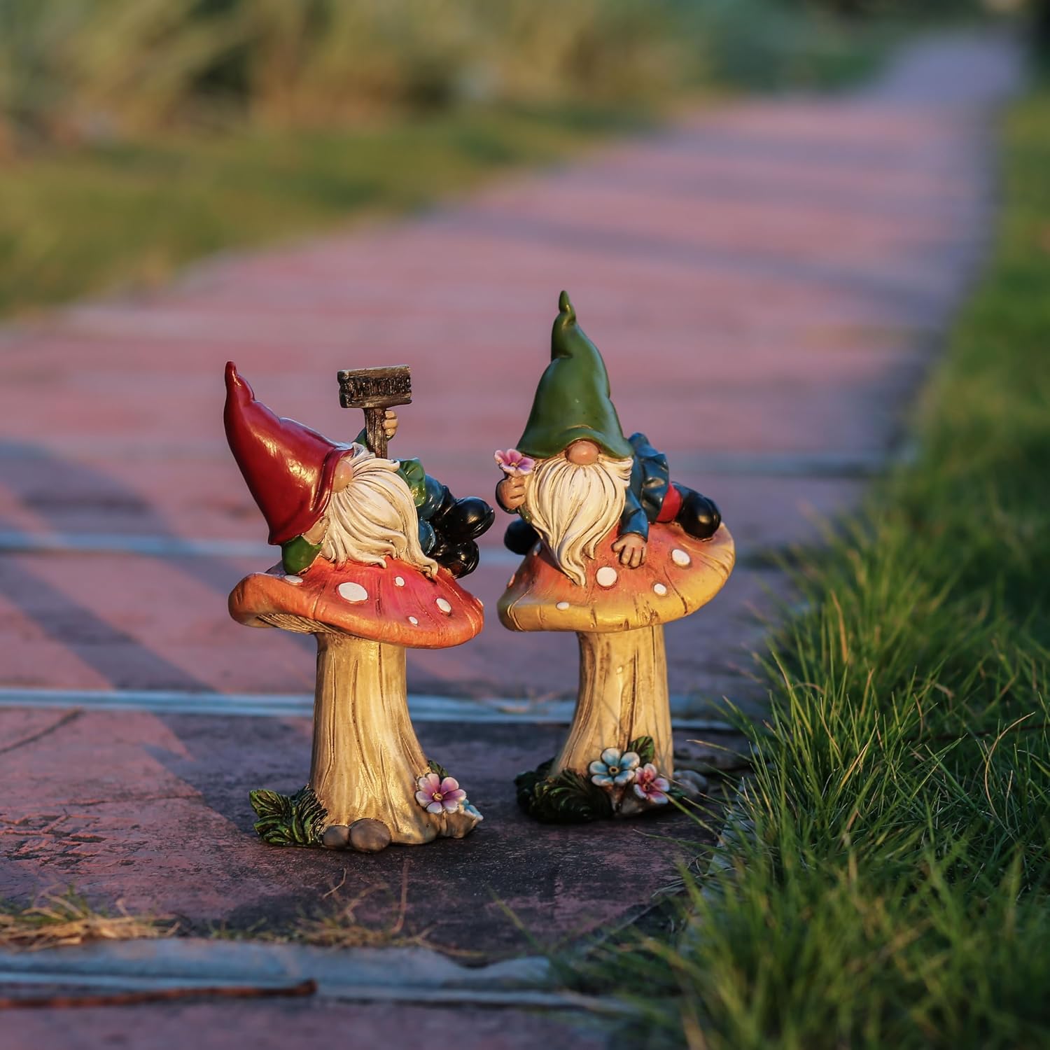 TERESA'S COLLECTIONS Resin Statues for Yard, Set of 2 Cute Garden Gnomes on Mushroom Statues for Outdoor Patio Porch