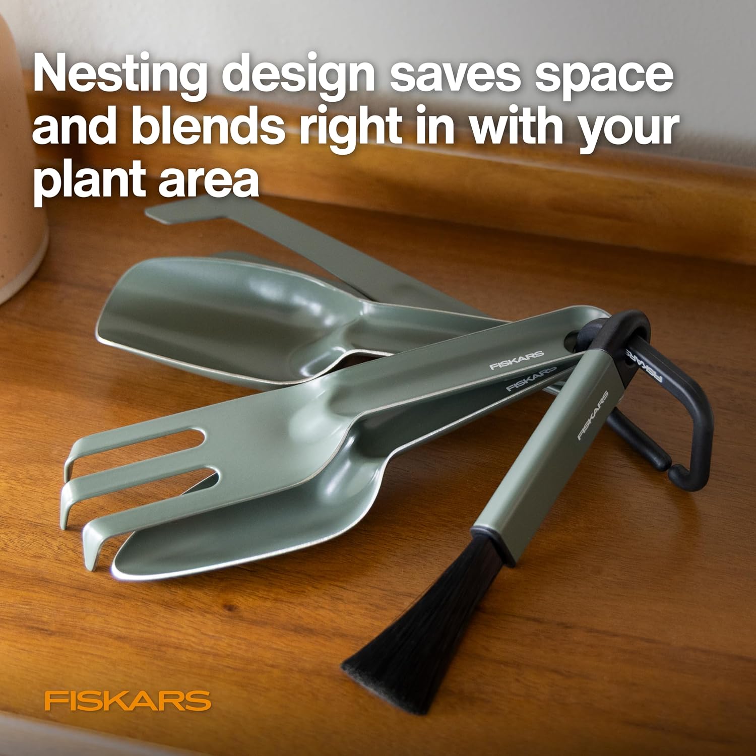 Fiskars 5-Piece House Plant Cultivating Tool Set for Indoor Gardening | Nesting Trowel, Soil Scoop, Cultivator, Tongs &