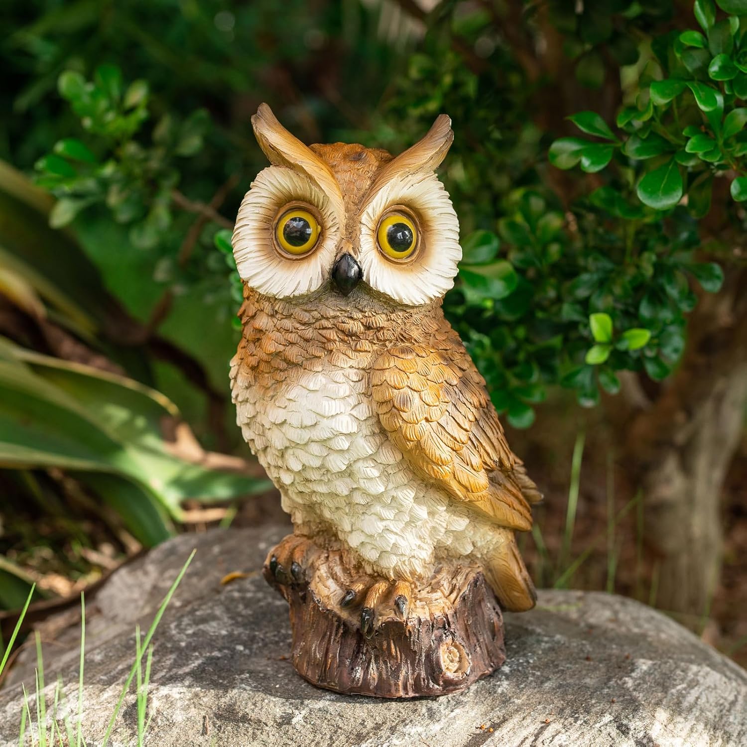 Solar Owl Garden Statues Outdoor Decor Resin Owl Figurine with LED Lights Owl Sculpture for Porch Patio Lawn Yard