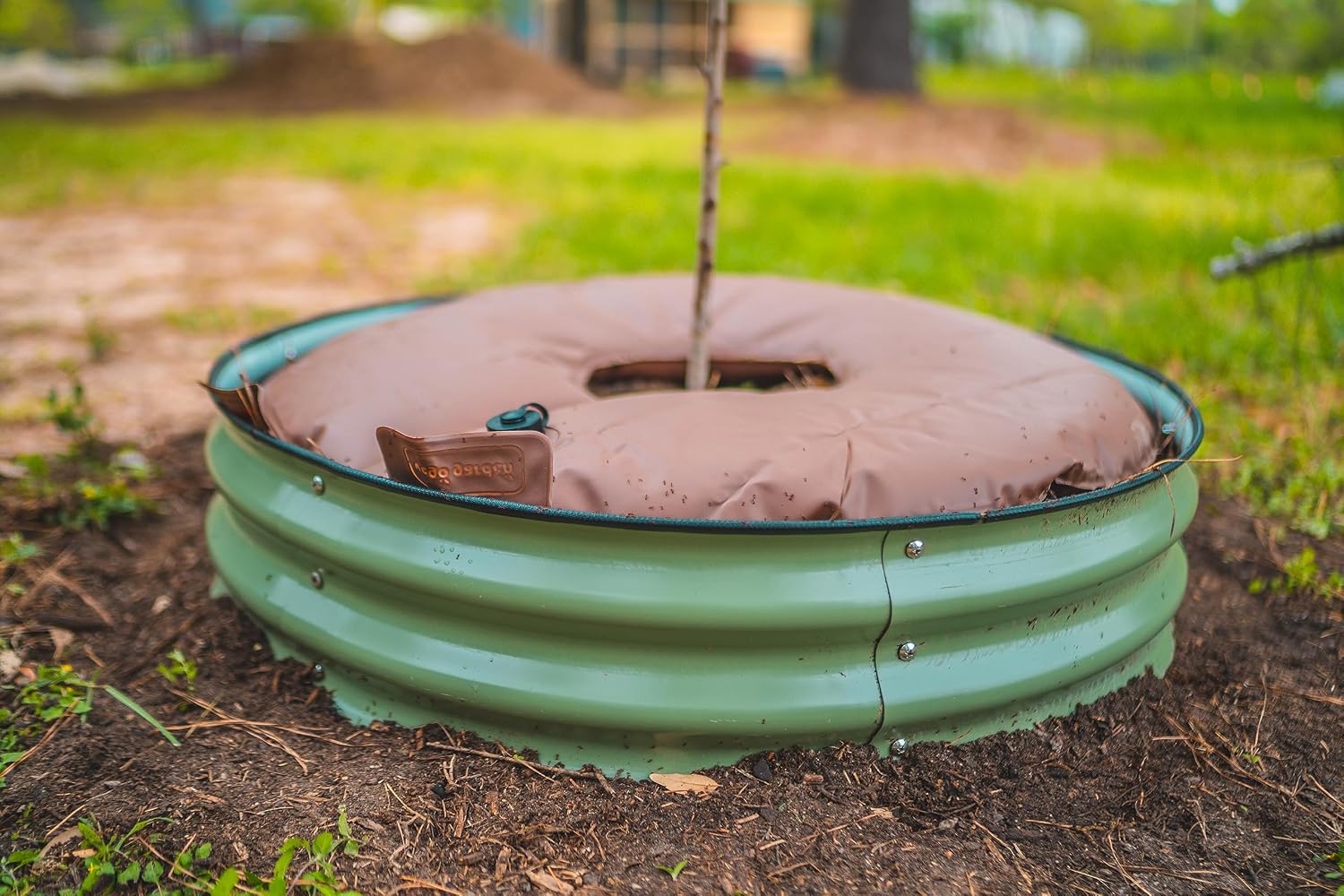 Vego garden 16 Gallon Tree Watering Bag/Ring, Extremely Heavy Duty PVC Planting Water Bag for Tree and Shrubs, Basic