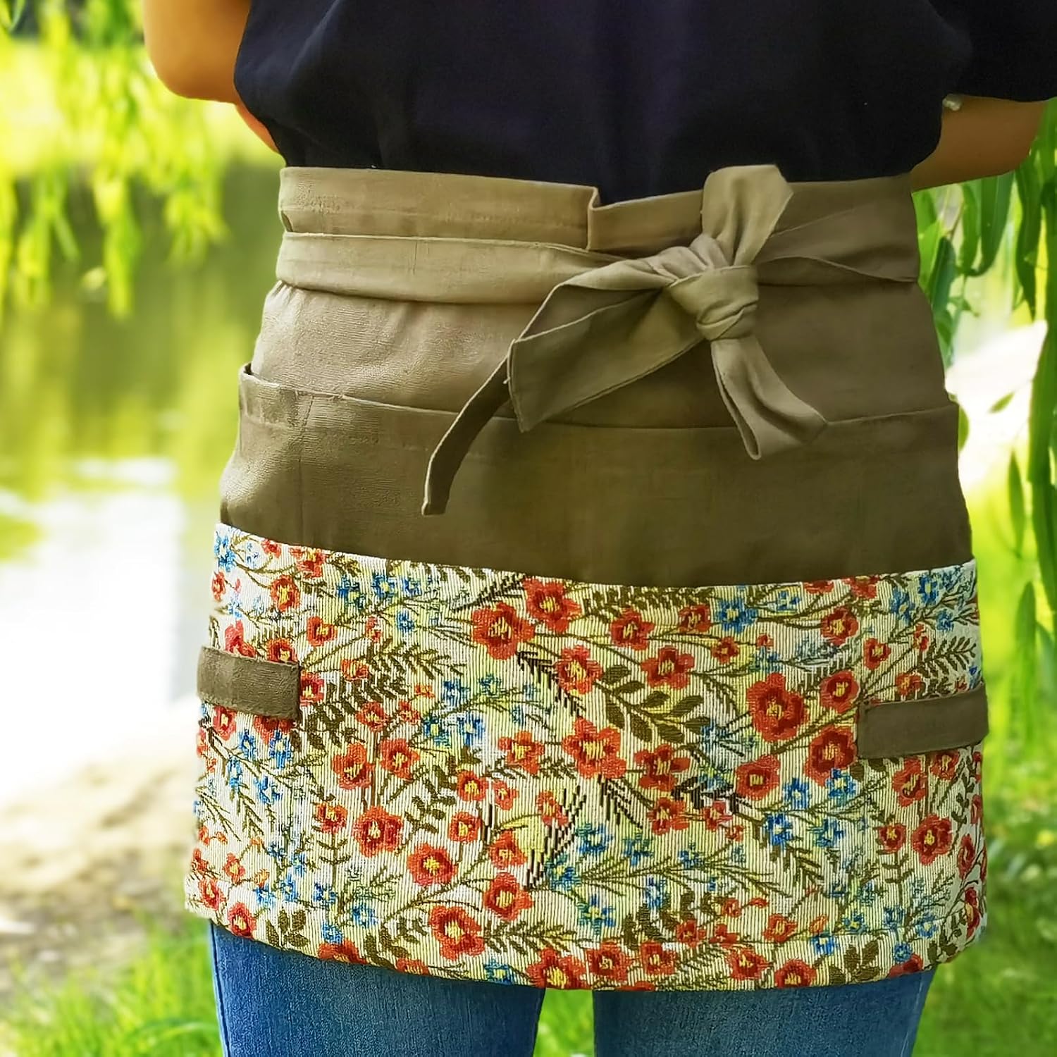 Gardening Apron Women, Half Floral Serve Garden Apron with 8 Pockets | Cute Florist Waitress Canvas Apron for Kitchen