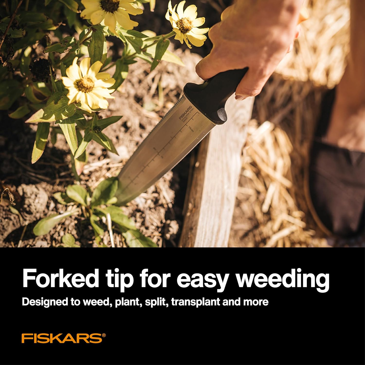 Fiskars Hori Hori Garden Knife with Sheath, Heavy Duty Gardening Hand Tool | Multi-Purpose Gardening Tool for Weeding