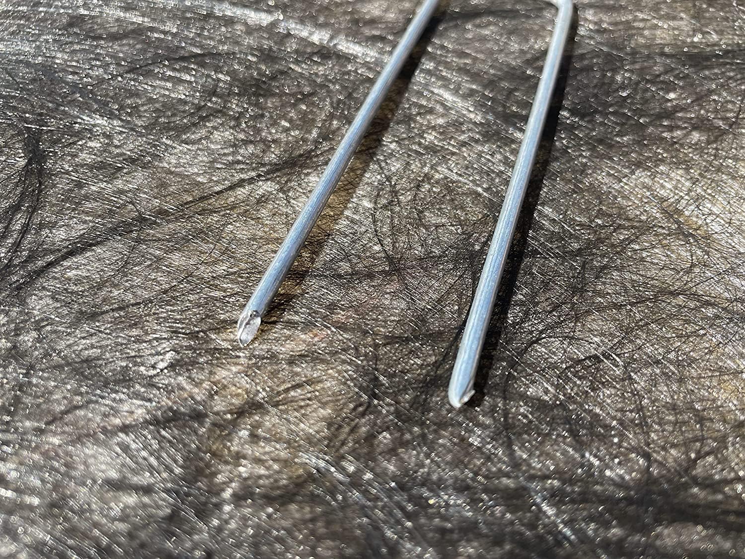 Sandbaggy 4 Inch Landscape Sod Staples | Great for Hard & Rocky Soil | Sharp Like a Knife | Tough 11 Gauge