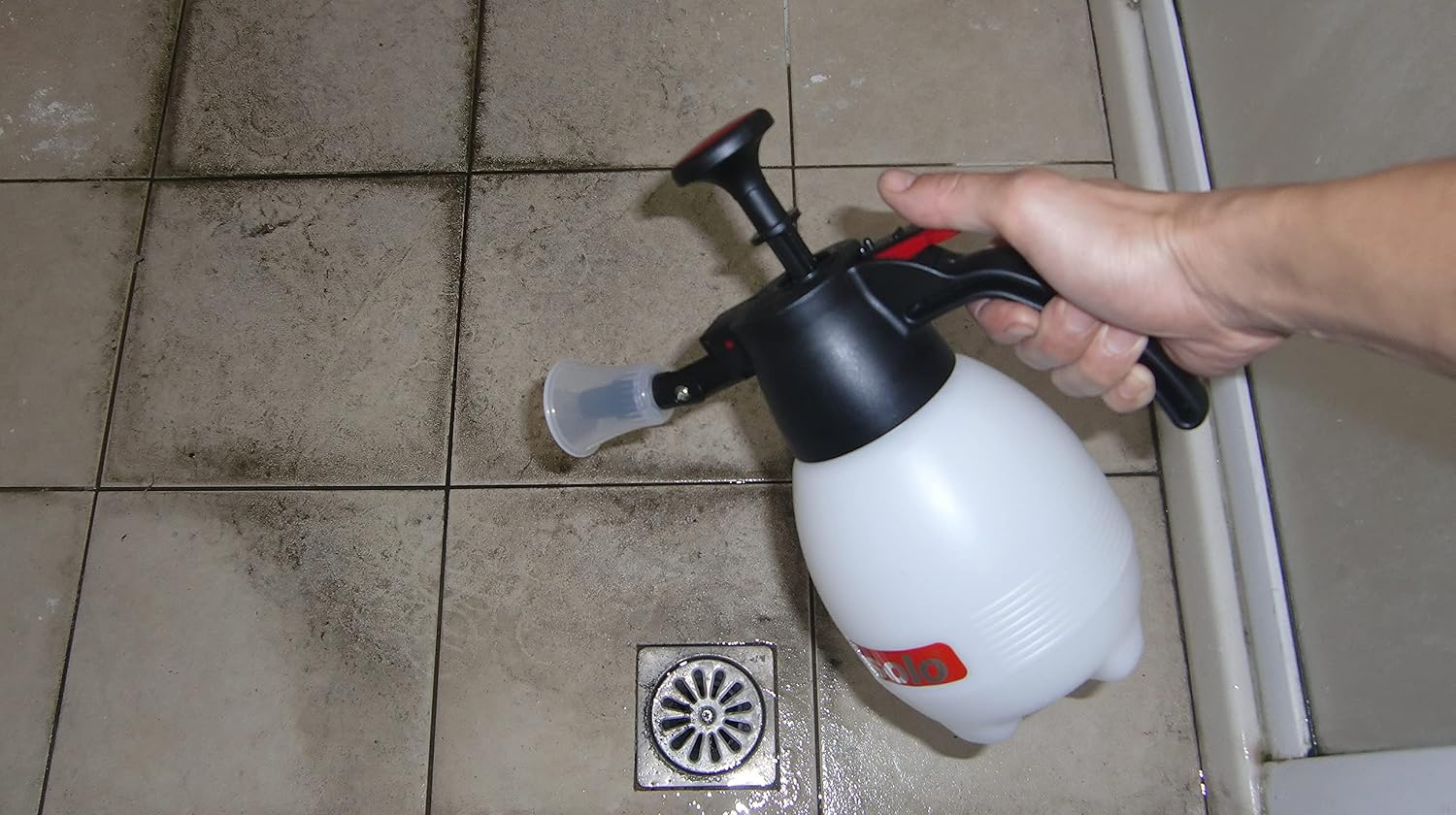 SOLO 418 One-Hand Pressure Sprayer, 1-Liter, Ergonomic Grip for Gardening, Fertilizing, Cleaning & General Use Spraying