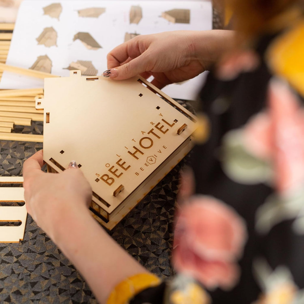 DIY Solitary Bee Hotel Kit – Make Your own Home for Wild Bees. Bee-Friendly Gift for Nature Lover. 190 x 215 x 70mm