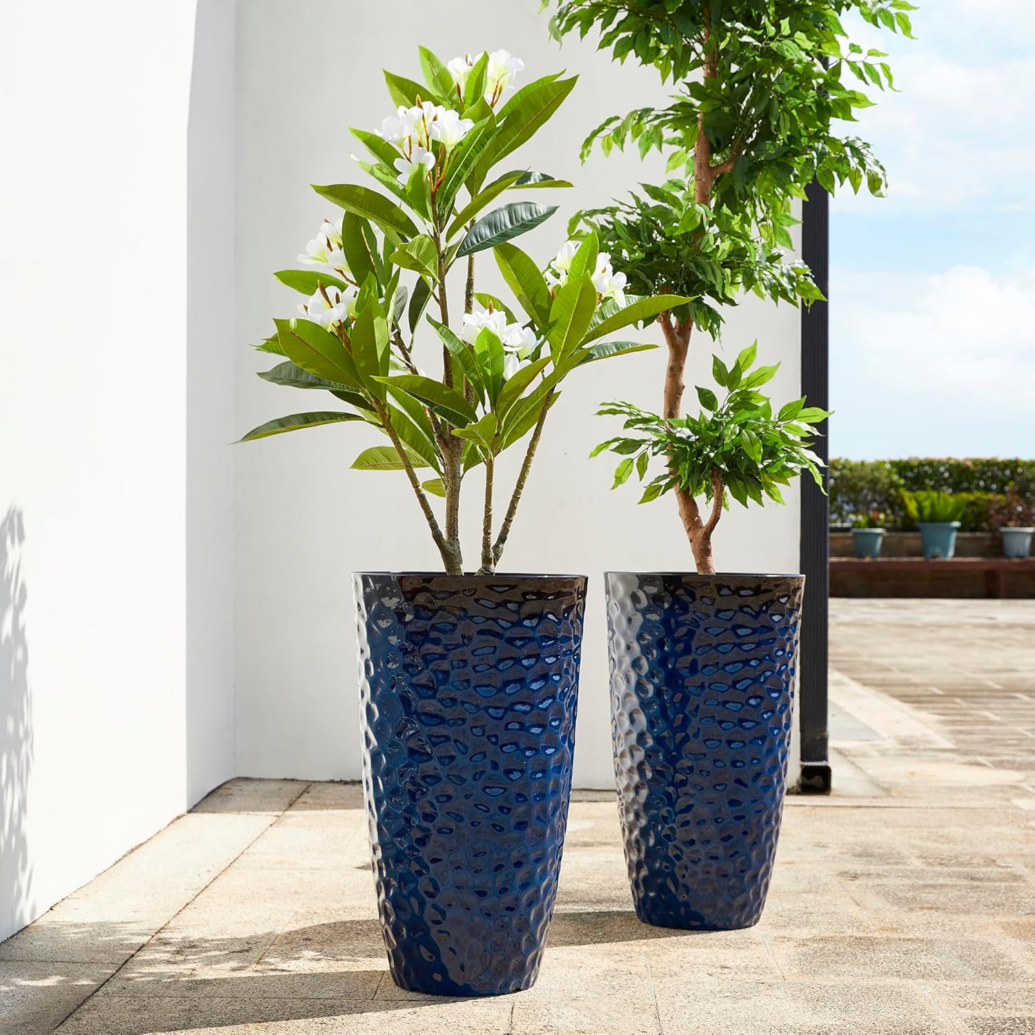 Glitzhome 23.75" H Oversized Tall Planter,Modern Set of 2 Honeycomb Textured Gradient Cobalt Blue Round Garden Plant