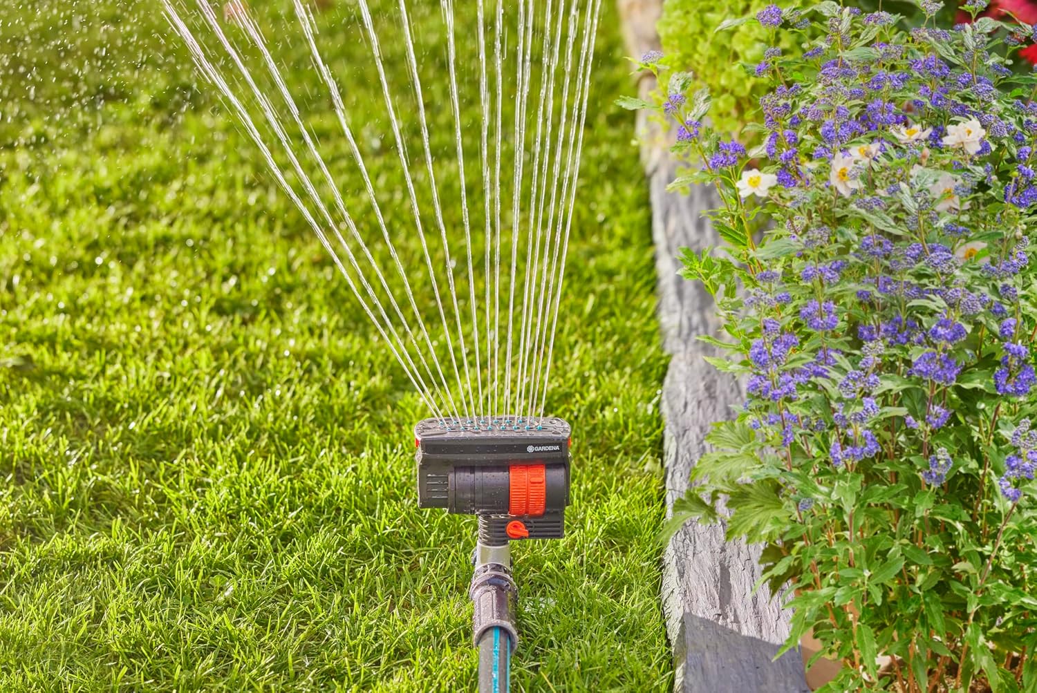 GARDENA 20575 | Up to 2300 sq ft - ZoomMaxx Adjustable Oscillating Sprinkler on Metal Step Spike for Watering Large