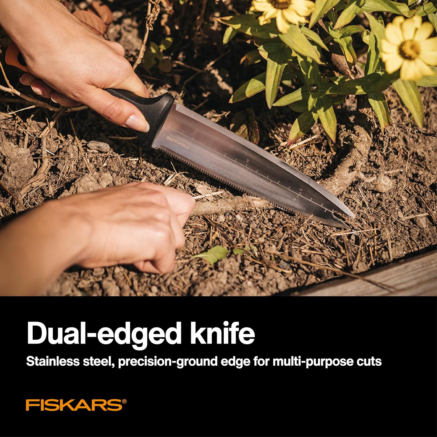 Fiskars Hori Hori Garden Knife with Sheath, Heavy Duty Gardening Hand Tool | Multi-Purpose Gardening Tool for Weeding