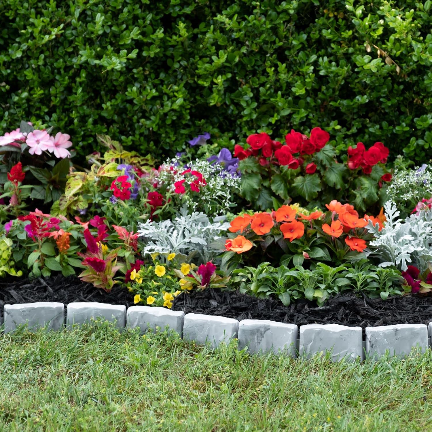 EasyFlex No-Dig Landscape Edging with Anchoring Spikes, 2.7 in Tall Decorative Stone-Look Garden Border, 15 Foot Kit