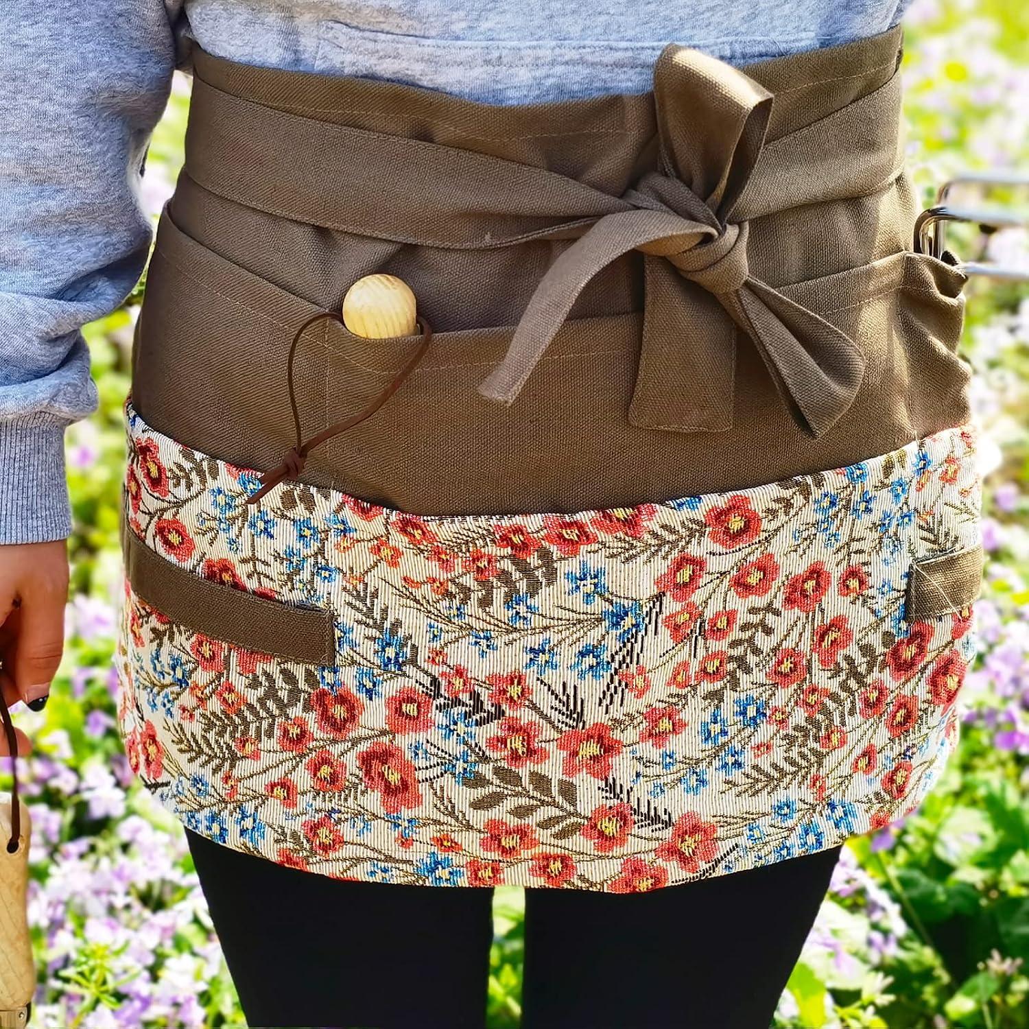 Gardening Apron Women, Half Floral Serve Garden Apron with 8 Pockets | Cute Florist Waitress Canvas Apron for Kitchen