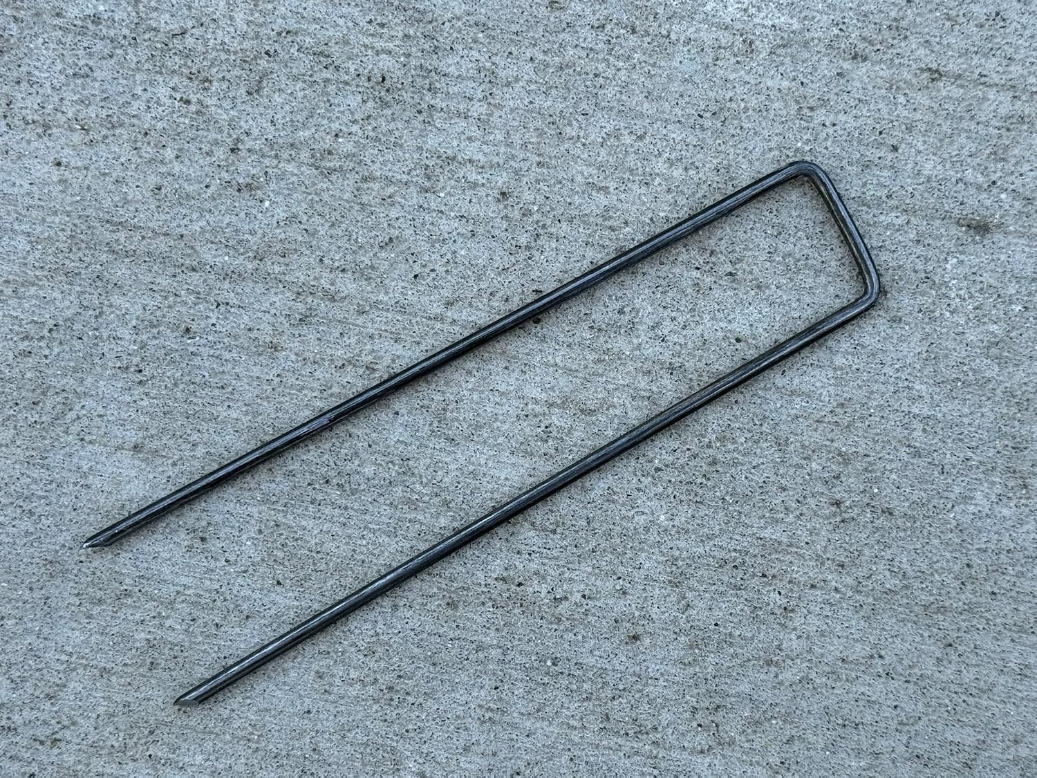 Sandbaggy USA Made 6-inch Landscape Staples - Garden Stakes - Landscaping Fabric, Netting, Sod, Artificial Turf