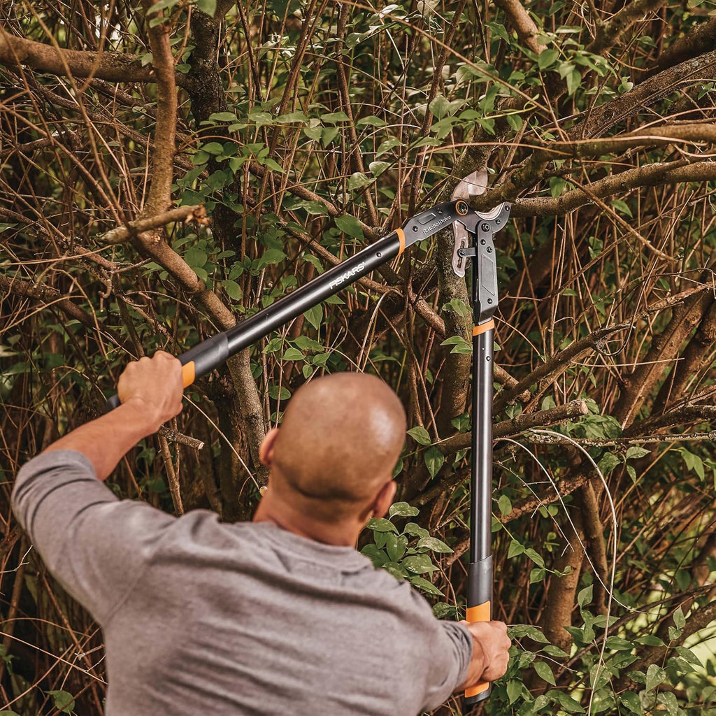 Fiskars 32" Ratchet Drive Garden Anvil Loppers, 2" Cut Capacity | Heavy-Duty Tree Trimmer for Thick, Dry, Dead