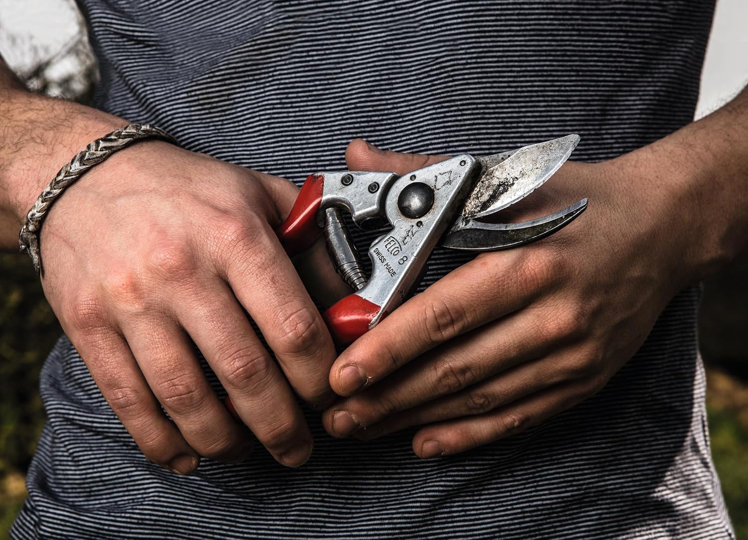 Felco F8 Pruning Shears – 8.3" Swiss-Made Garden Clippers with 1" Cutting Capacity for Ergonomic Comfort | Hand Pruners
