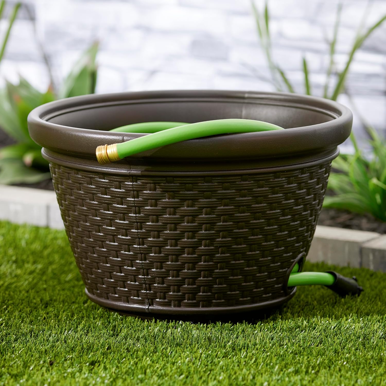 Suncast Decorative Wicker Garden Hose Holder Pot with 4 Drain Holes for 100 Foot Hoses, Java