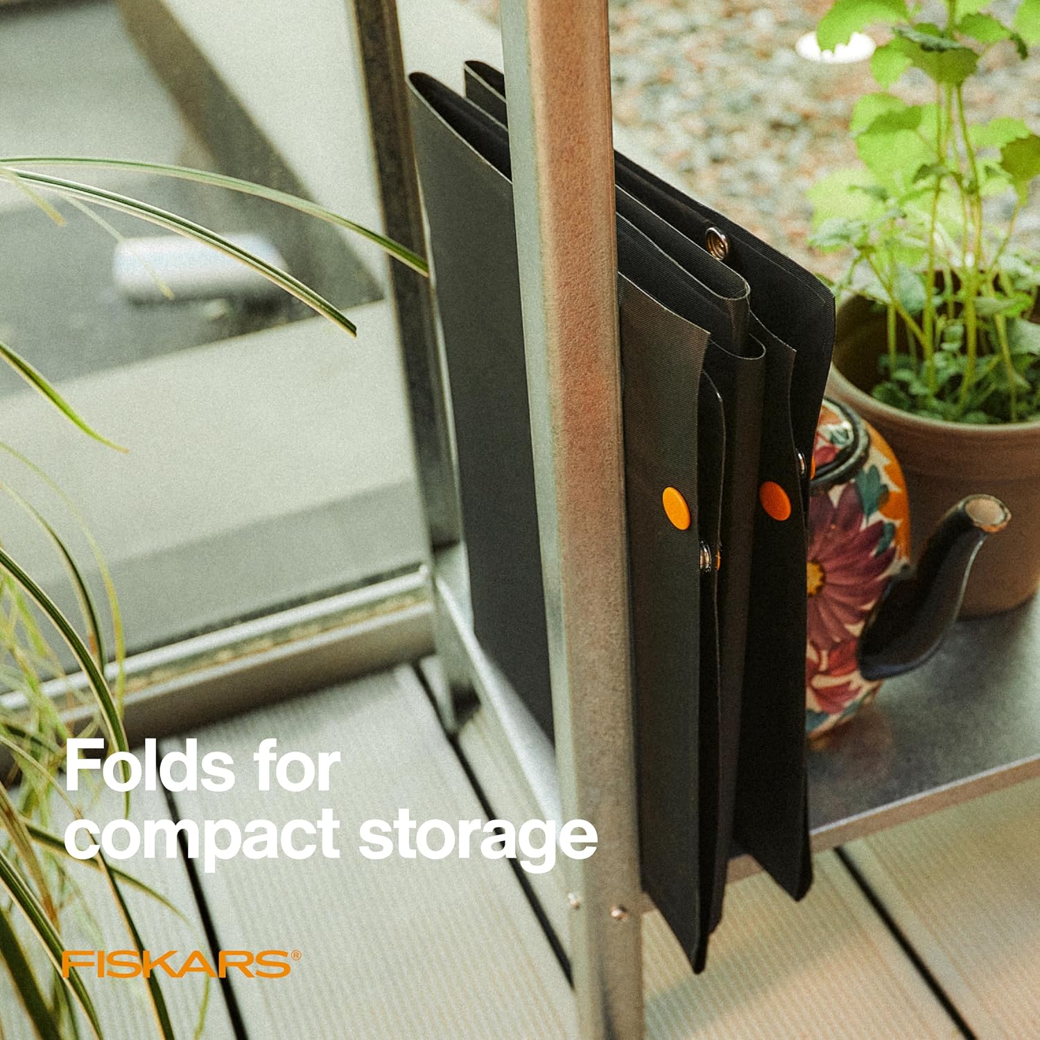 Fiskars 32.5" x 17.5" Large Repotting Mat for Indoor Garden Transplanting | Soil Mess Control, Foldable and Water