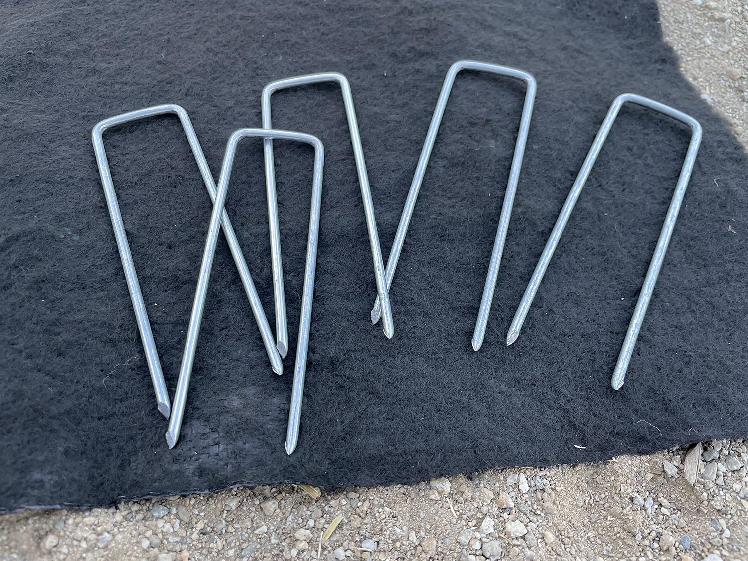 Sandbaggy 4 Inch Landscape Sod Staples | Great for Hard & Rocky Soil | Sharp Like a Knife | Tough 11 Gauge