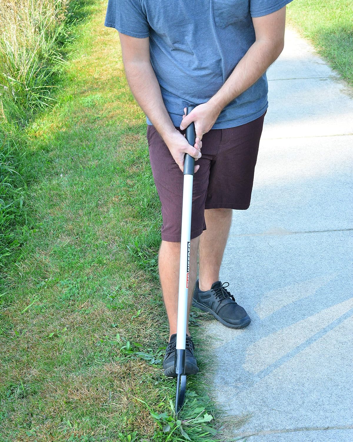 Standing Plant Root Remover and Weed Puller - Lightweight and Durable Metal Design with Aluminum Shaft and Steel Claw