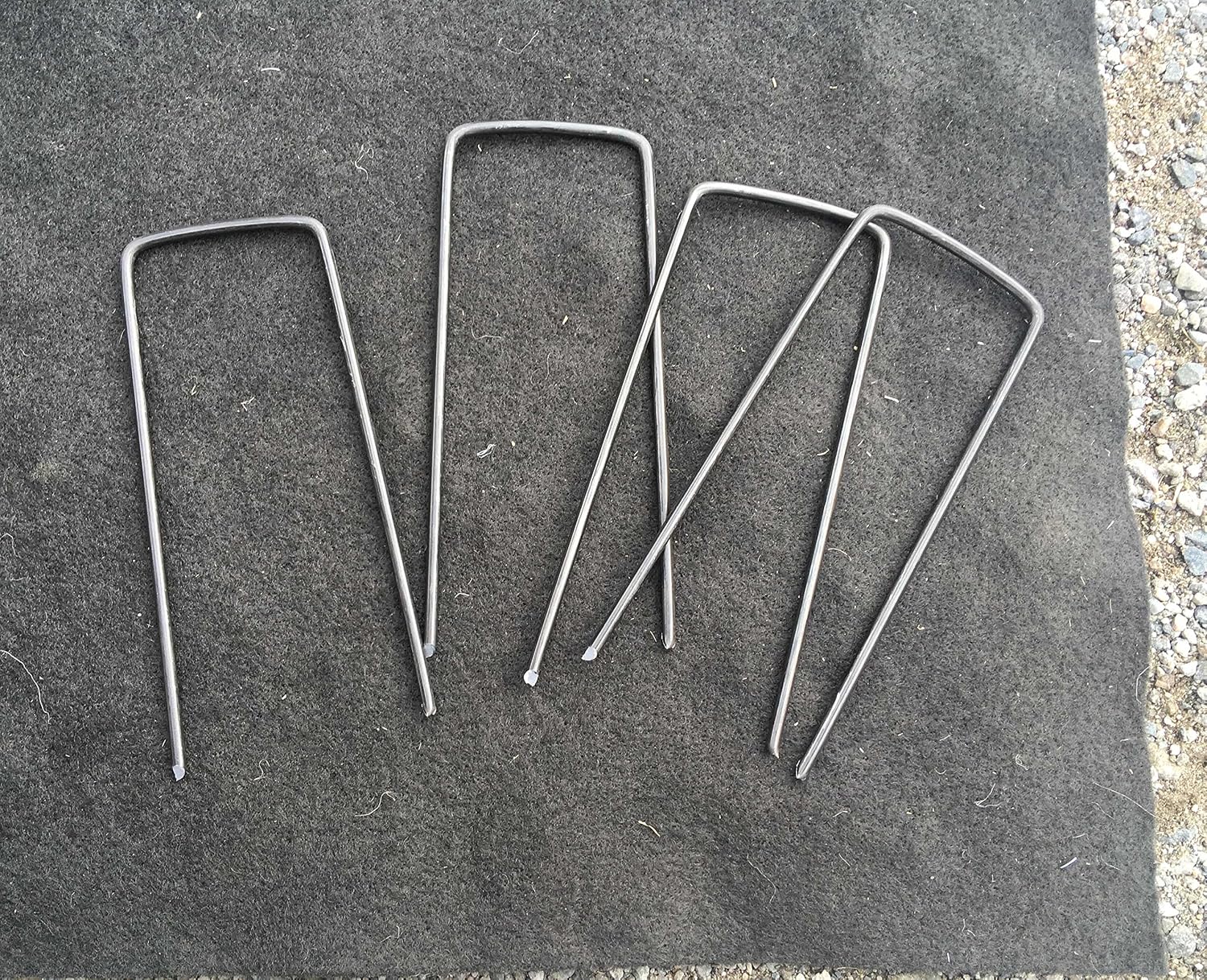 Sandbaggy 2 Inch Extra Wide Landscape Pins - Garden Staples Heavy Duty - Ground Cover Anchors - Lawn Nails - Garden