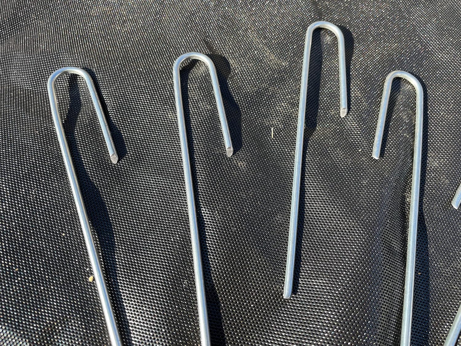 Sandbaggy Drip Tubing Stakes, 200 Pack 5 Inch 14 Gauge Galvanized Steel Drip Irrigation Stakes, Garden Stakes and